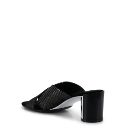Alma / Black