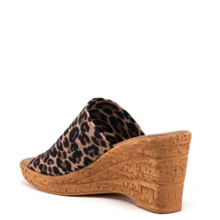 Christina / Leopard