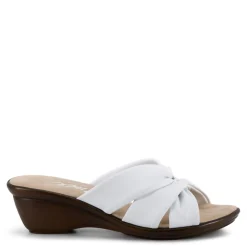 Lilly / White