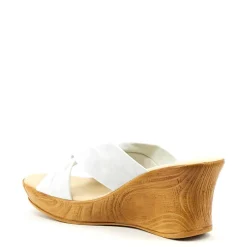 Puffy / White